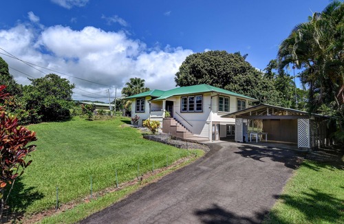 Hilo House | Spacious Historic Estate ~ 5 Min Walk to Hilo & Bay Front