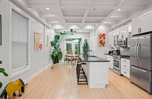Bloomingdale House | Spacious Historic Rowhouse w. Hot Tub