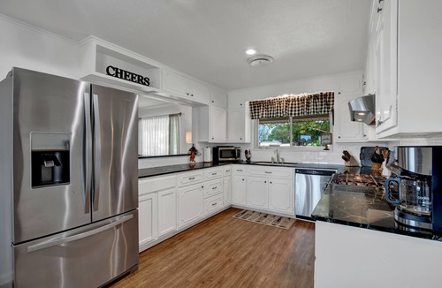 Stonewall House | Spacious Home - Fire Pit, BBQ and Outdoor Seating!