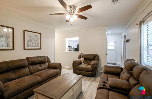 Richmond Hill House | Spacious Home In Richmond Hill, Pet Friendly W- King Bed