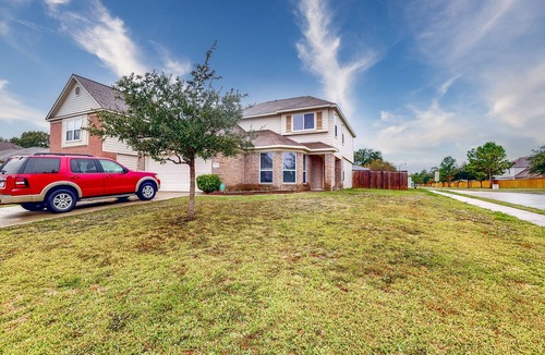 College Park House | Spacious Home on Corner Lot with Gas Fireplace & Big Fenced Yard