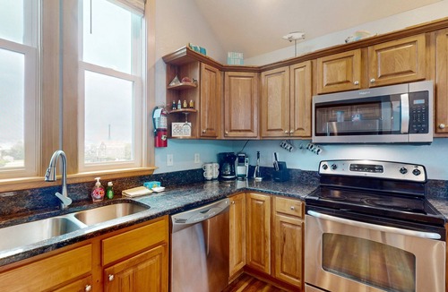 Rodanthe House | Spacious home with private pool, hot tub, pool table & central AC