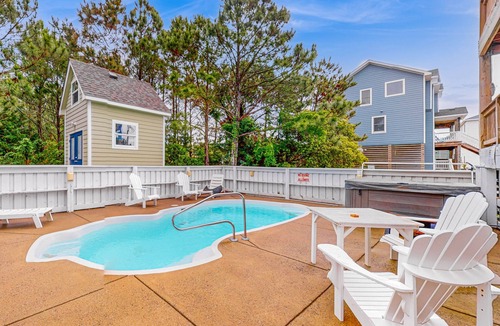 Rodanthe House | Spacious home with private pool, hot tub, pool table & central AC