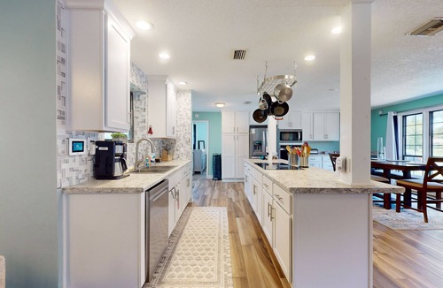 Jacksonville House | Spacious Home with Enclosed Yard and Screened in Back Patio
