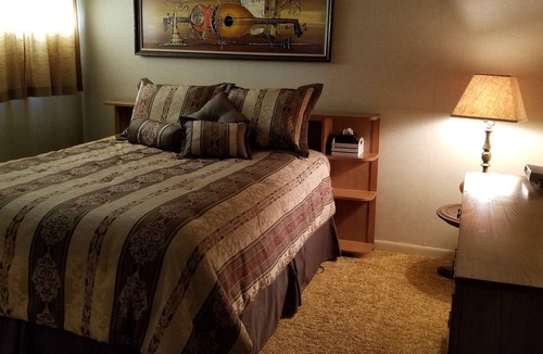 Breckenridge House | Spacious house with Wifi - only 10 minutes from Hubbard Lake.