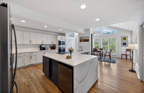 Vanderhorst Plantation House | SPACIOUS Kiawah Home, Pet Friendly and Private Pool!