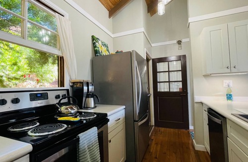 Maunaloa House | Spacious King studio in Paniolo Hale at Kepuhi Beach with amazing ocean views