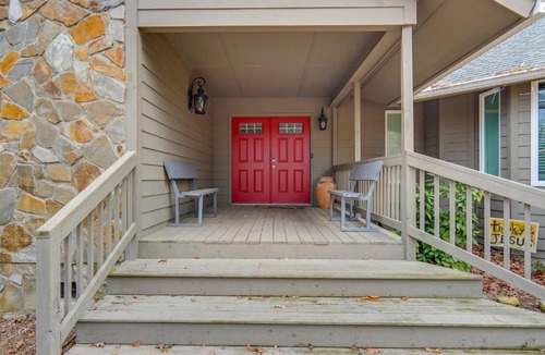 Westover House | Spacious Lakefront