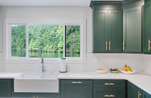 Lake Toxaway Cabin | Spacious lakefront renovated retreat with putting green