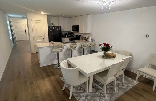 Pflugerville House | Spacious Modern Home w/98” TV + Fast WiFi