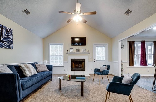 Hinesville House | Spacious Modern Retreat near Fort Stewart