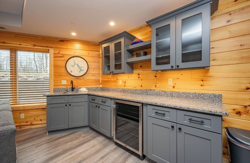 McHenry House | Spacious Mountain Lodge w/Hot Tub & Fire Pit