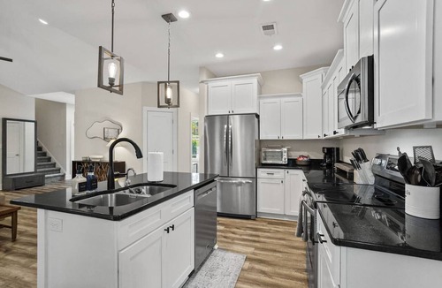 Berea House | Spacious Pet Friendly Home GVL, Fenced Yard