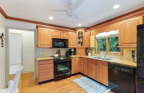 Anderson House | Spacious & Private Lakefront Retreat Near Clemson!