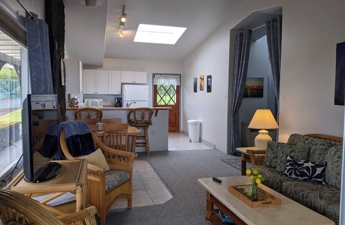 Kalaoa Cottage | Spacious Ranch Cottage with private hot tub and VIEW!