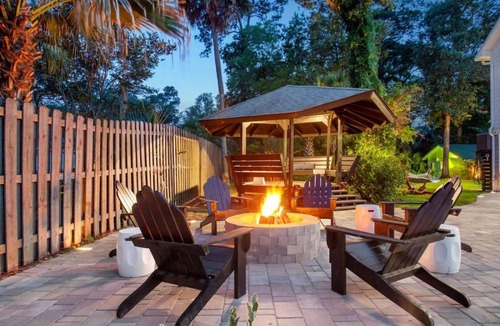 Whitemarsh Island House | Spacious Serene Estate Hot Tub Near Beach