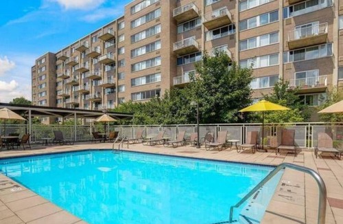 Capitol Hill Apartment | Spacious studio in Southwest by Wharf, National Mall, museums w/workspace