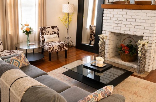 Thomaston House | Spacious Thomaston Retreat~Sleeps 10~Families Work Crews Weddings