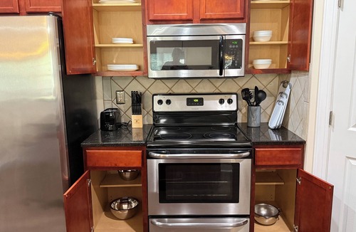 Snellville House | Spacious townhome ideally located in Grayson with private backyard. Sleeps 8