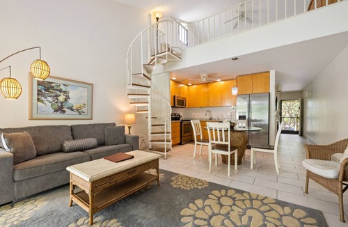 Kahuku House | Spacious Townhouse by the beach, free parking