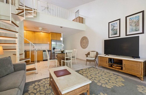 Kahuku House | Spacious Townhouse by the beach, free parking