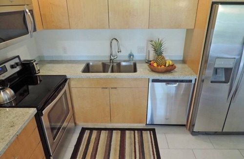 Kahuku House | Spacious Townhouse by the beach, free parking