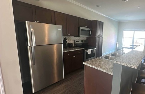 Central Condo | Spacious & Tranquil Escape | 9min to Forest Trails