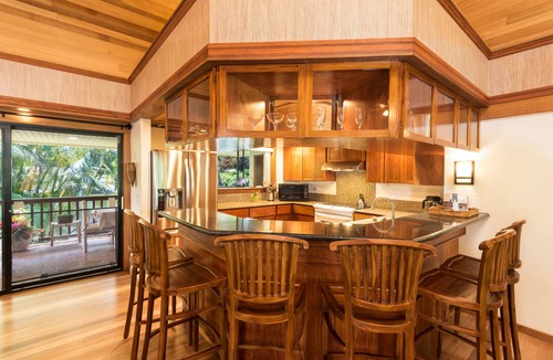 Kilauea House | Spacious tropical getaway with lanais - just steps from the ocean