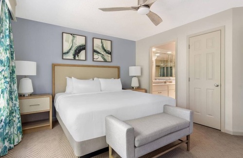 Berkeley Hotel | Spacious Two 4BR Suite with Full Kitchen, Balcony, and Fireplace