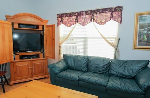 Saint Helena Island Cottage | Spacious Two-Story Golf Cottage w/ Grill & WiFi - Steps from Marina & Boathouse