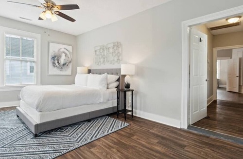 Westside Apartment | Spacious Updated 3 Bedroom Apartment