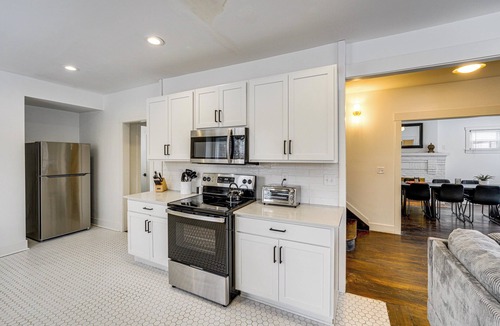 Detroit Cottage | Spacious & Updated Group Getaway in Detroit!