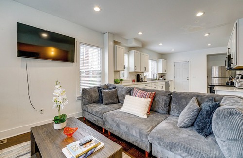 Detroit Cottage | Spacious & Updated Group Getaway in Detroit!