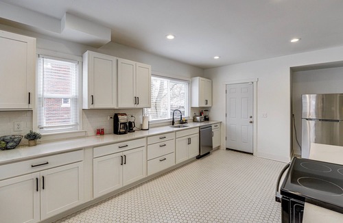 Detroit House | Spacious & Updated Group Getaway in Detroit!
