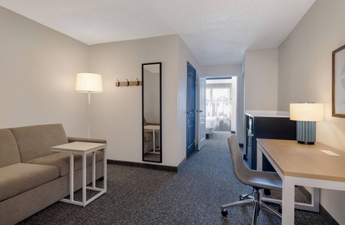 California Hotel | Spark by Hilton California Lexington Park