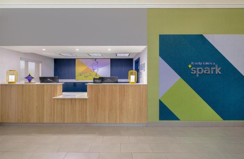 California Hotel | Spark by Hilton California Lexington Park
