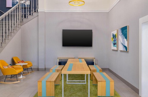 California Hotel | Spark by Hilton California Lexington Park