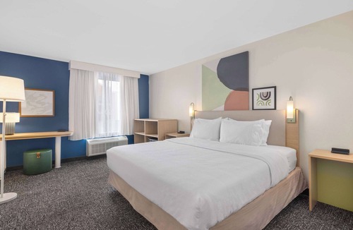 Fredericksburg Hotel | Spark by Hilton Fredericksburg Southpoint