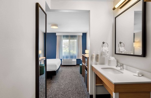 Grapevine Hotel | Spark by Hilton Grapevine DFW North