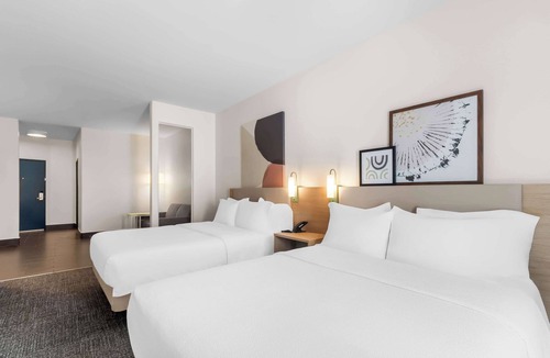 Pearland Hotel | Spark by Hilton Pearland