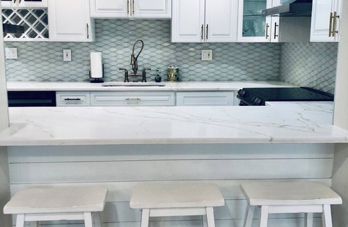 Belle Vista Condo | SPECIAL PRICING AUGUST TO OCTOBER Bayfront Beauty Condo Across From The Beach