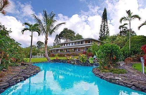 Holualoa House | Spectacular Estate 5 Acres, 2 Pools, Billiards Family Reunion Ocean View