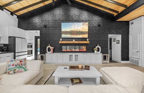 South Lamar House | Spectacular Grand Getaway - Pool Fire Pit Bar