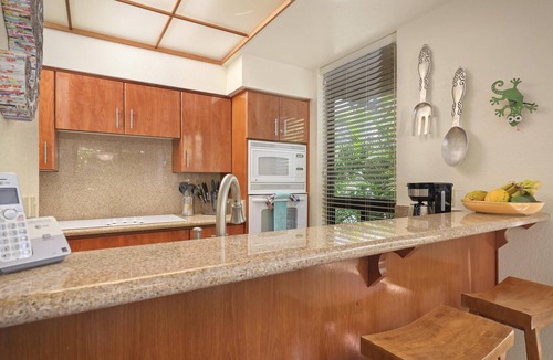 Waikoloa Condo | SPECTACULAR ! Ground Floor Condo Sleeps 5 Golf ,Tennis ,.Gym Pool, Jacuzzi