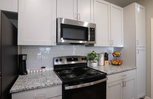 University Place Apartment | Spire 3BD 1 - Three Bedroom Apartment, Sleeps 6