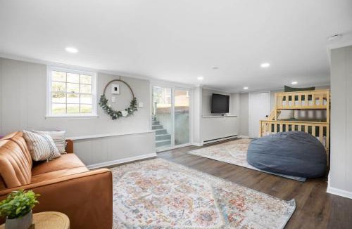 Greensboro House | Sports Bar, Fenced Yard, 2 Kings, Bunkroom, 6 TV