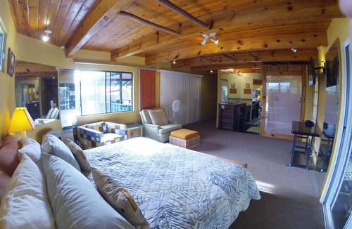 Pahoa House | Sprawling Mid-Century Hawaiian Home with Swimming Pool + Spa + AC!