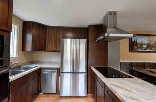 Springwater House | Springwater Lodge, Pond & Fishing