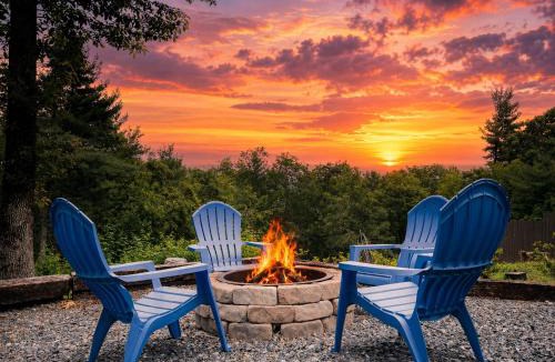 Fancy Gap House | Starlight Yurt- A Romantic Stay w/Hot Tub Views