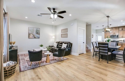 San Angelo House | Stay at Sunrise is a golden retreat located one block from the river.